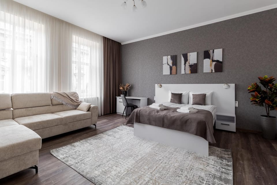 Bed, Photo of the whole room, Seating area, Bedroom