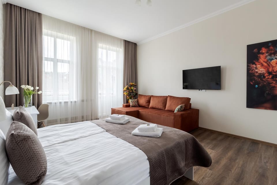 Bed, TV and multimedia, Photo of the whole room, Seating area, Bedroom, towels