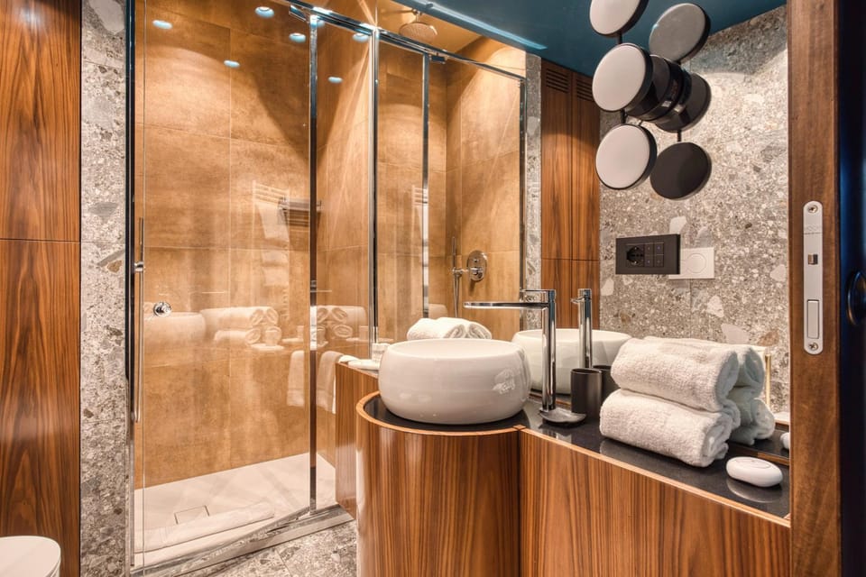 Shower, Bathroom, towels