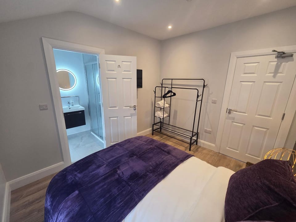 Bed, Photo of the whole room, Bedroom, wardrobe