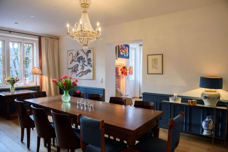 Seating area, Dining area, Breakfast
