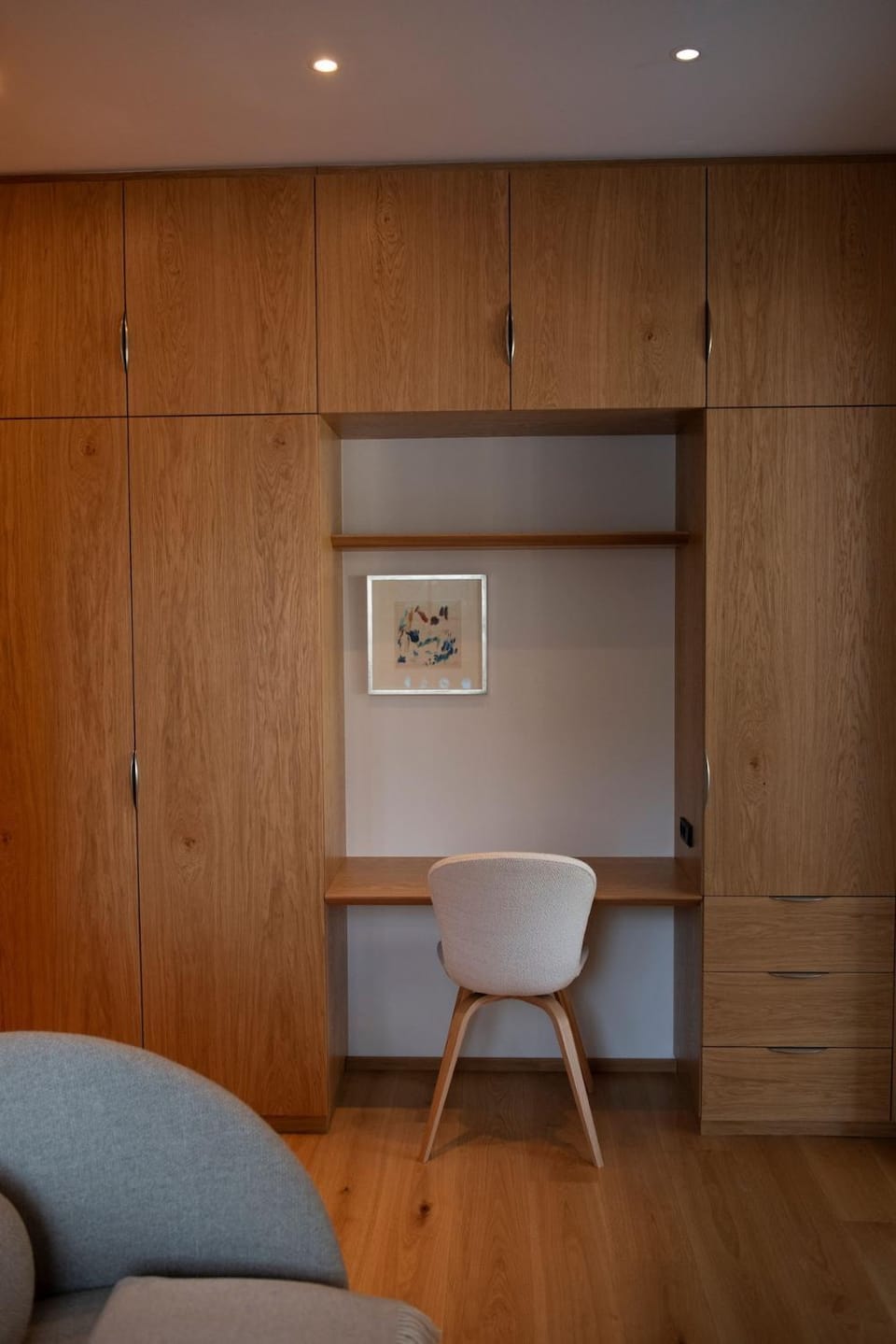 Seating area, wardrobe