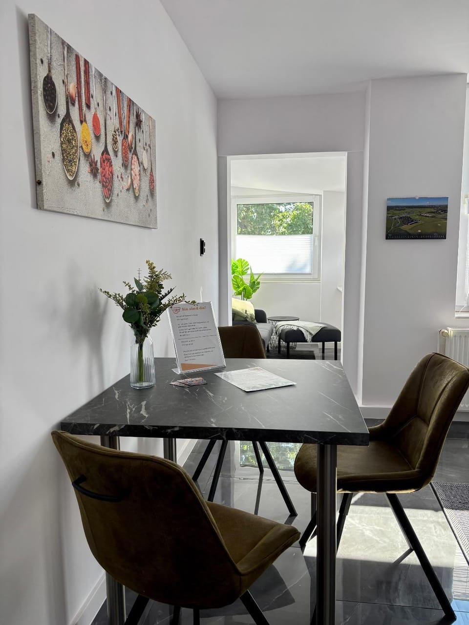 Seating area, Dining area