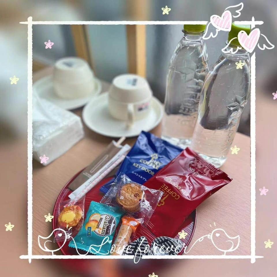 Coffee/tea facilities, Food and drinks, Food