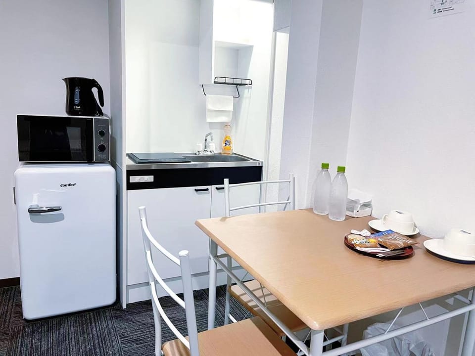 Coffee/tea facilities, Kitchen or kitchenette, Dining area