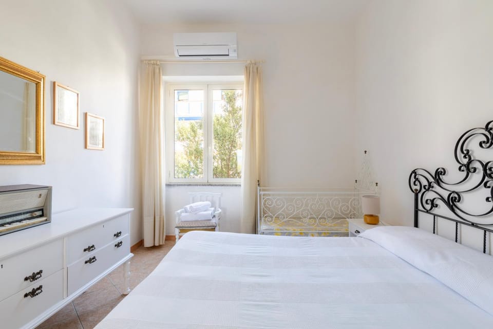 Bed, Photo of the whole room, Bedroom, towels, air conditioner
