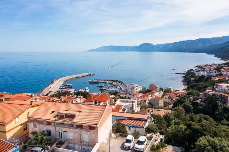 Nearby landmark, Day, Neighbourhood, Natural landscape, Bird's eye view, Beach, City view, Sea view, Location