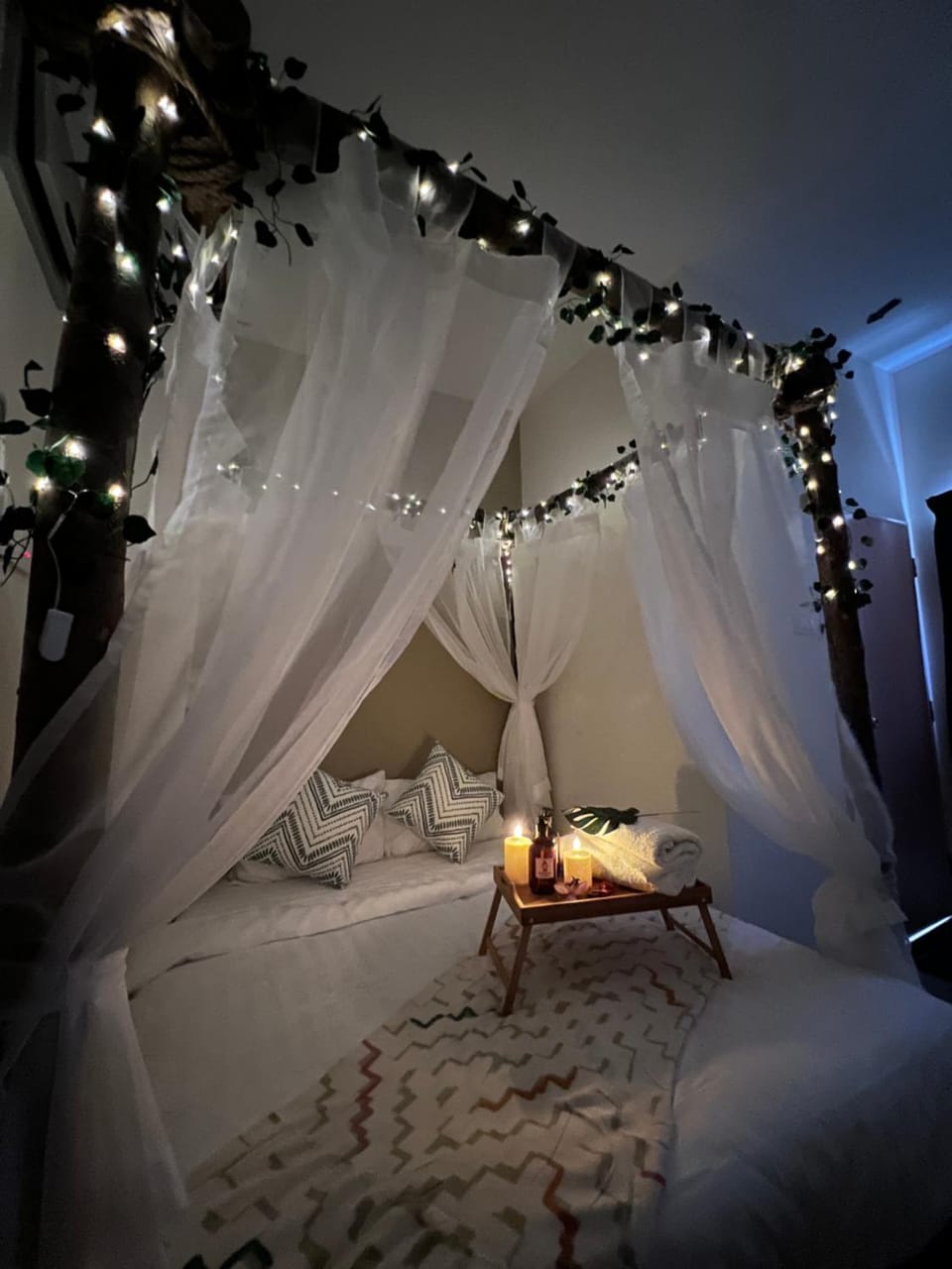 Bedroom, towels