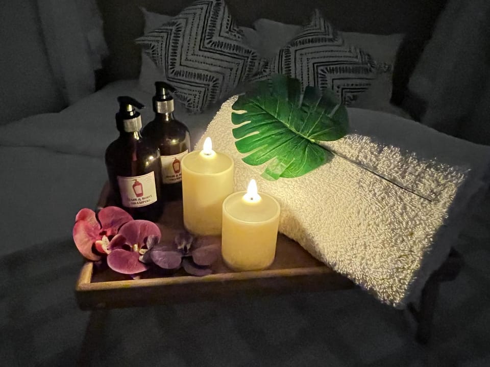 Bedroom, towels