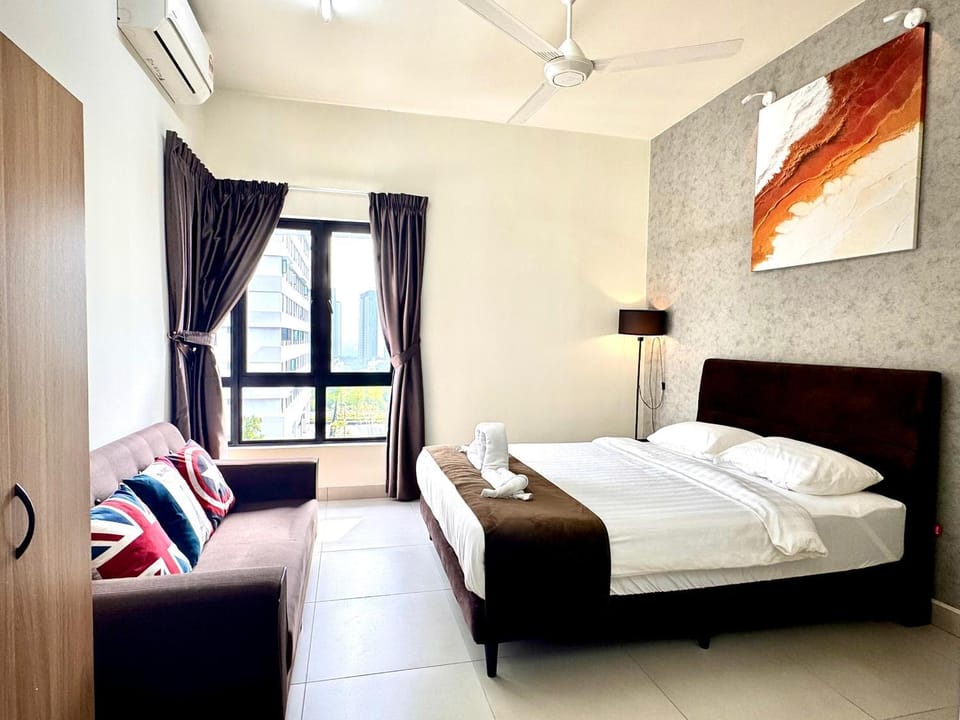 Bed, Photo of the whole room, Bedroom, towels, air conditioner