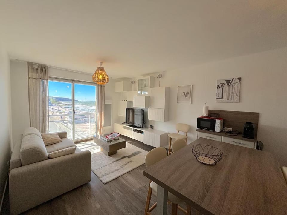 TV and multimedia, Living room, Dining area