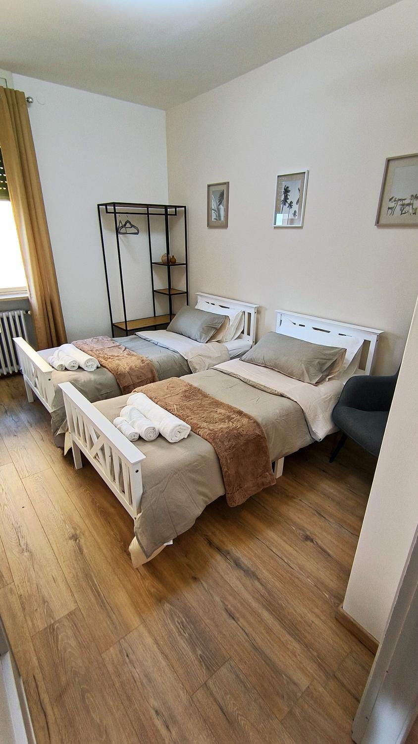 Bed, Photo of the whole room, Bedroom, towels