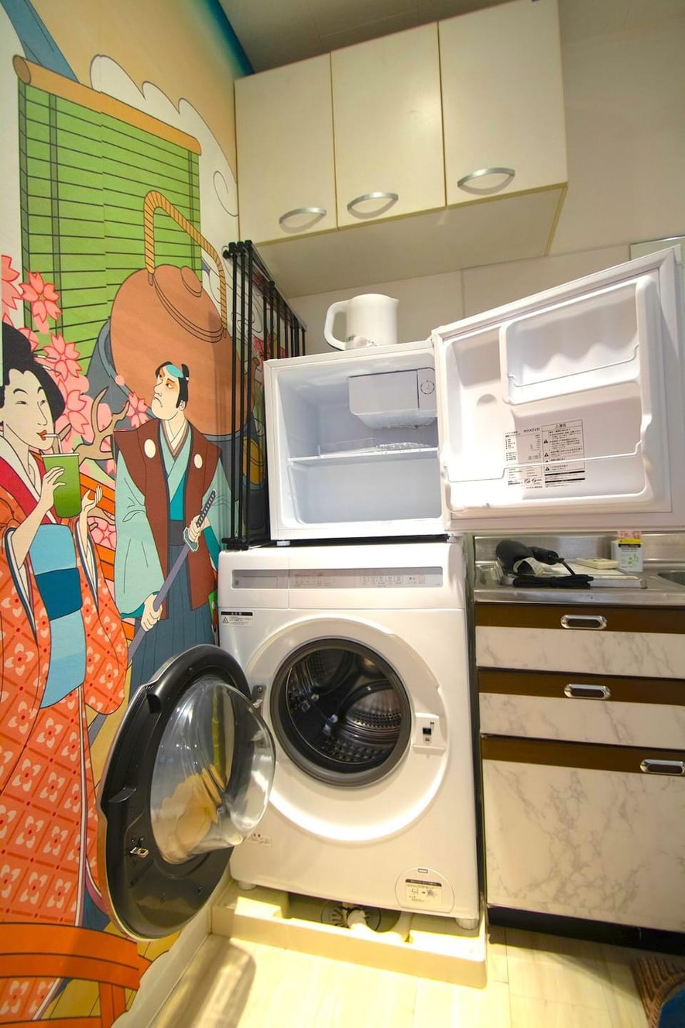 Kitchen or kitchenette, minibar, washing machine, dryer