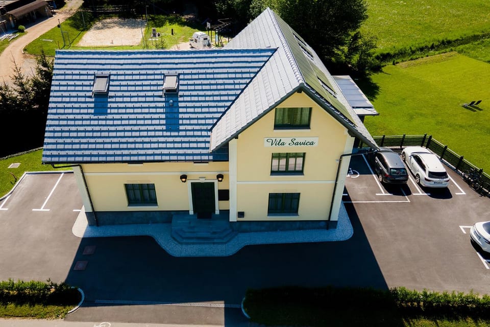 Property building, Day, Neighbourhood, Bird's eye view, Parking