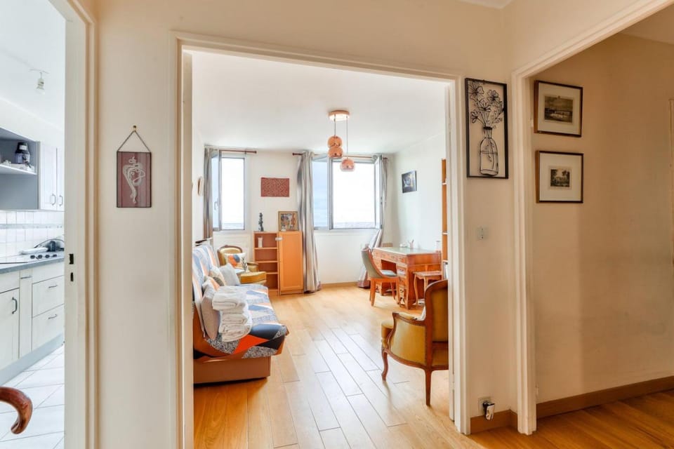 1BR Flat view on Eiffel Tower and Sacré-Coeur Apartment in Paris