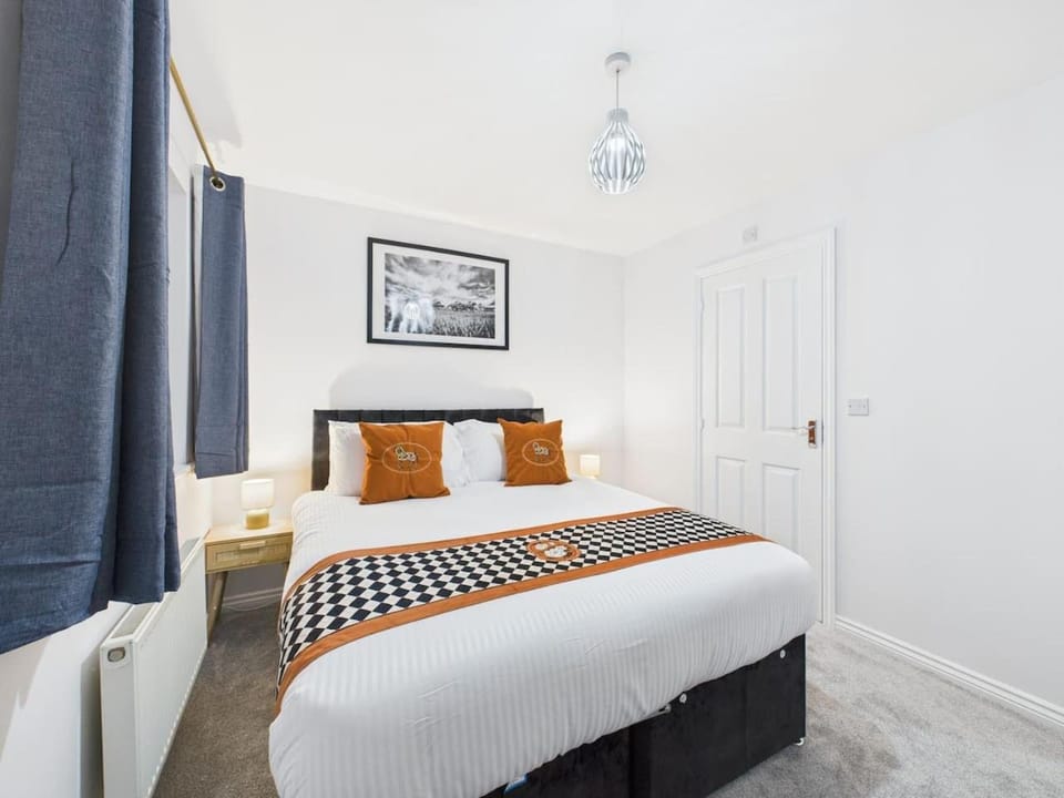Desert Orchid by Signature Stays - Racecourse - Parking - 5-Bed House in Cheltenham