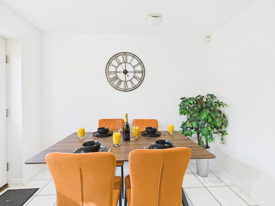 Seating area, Dining area