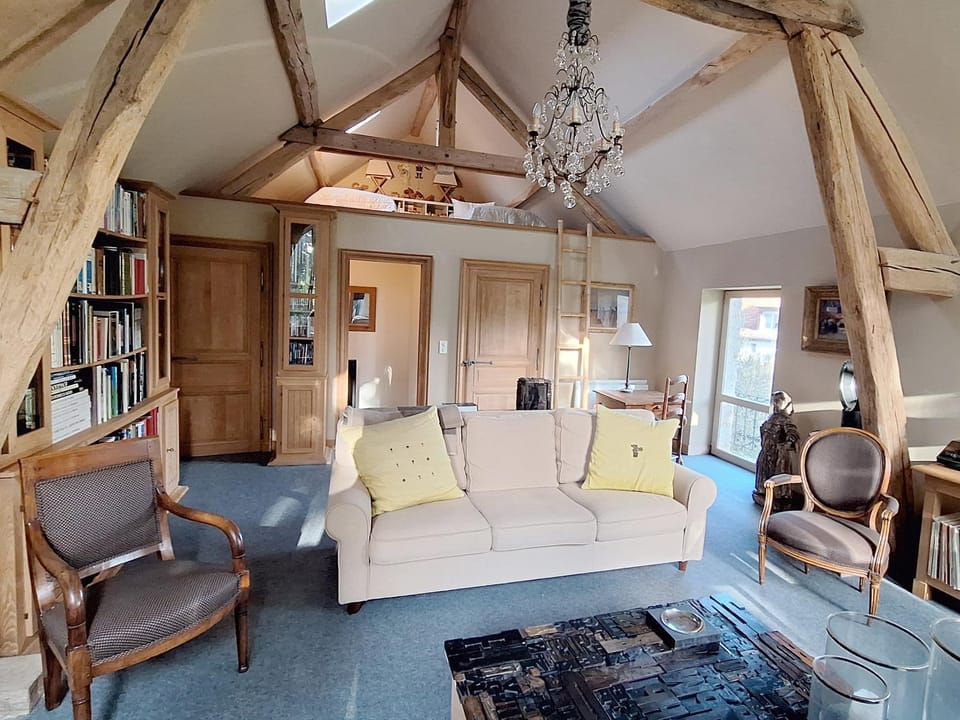 Living room, Seating area