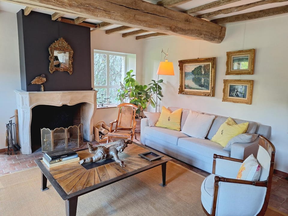 Living room, fireplace