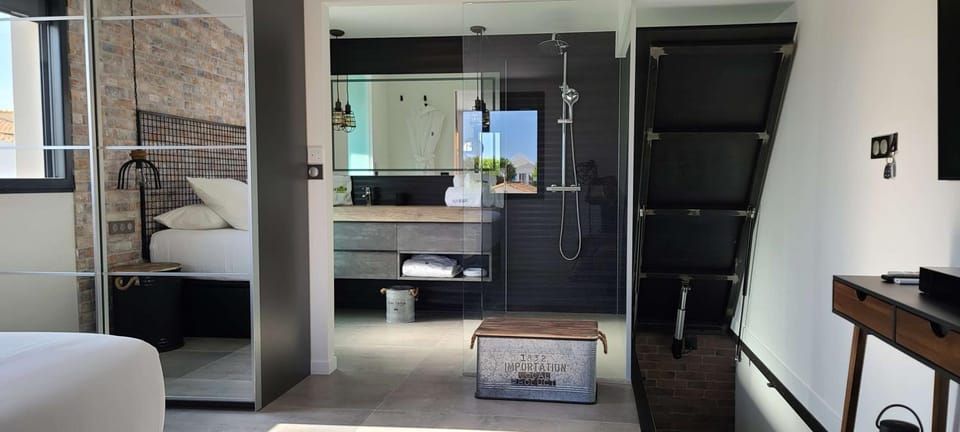 Bathroom, Photo of the whole room
