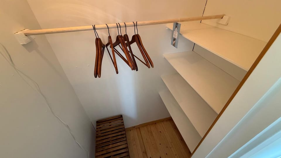 Photo of the whole room, wardrobe
