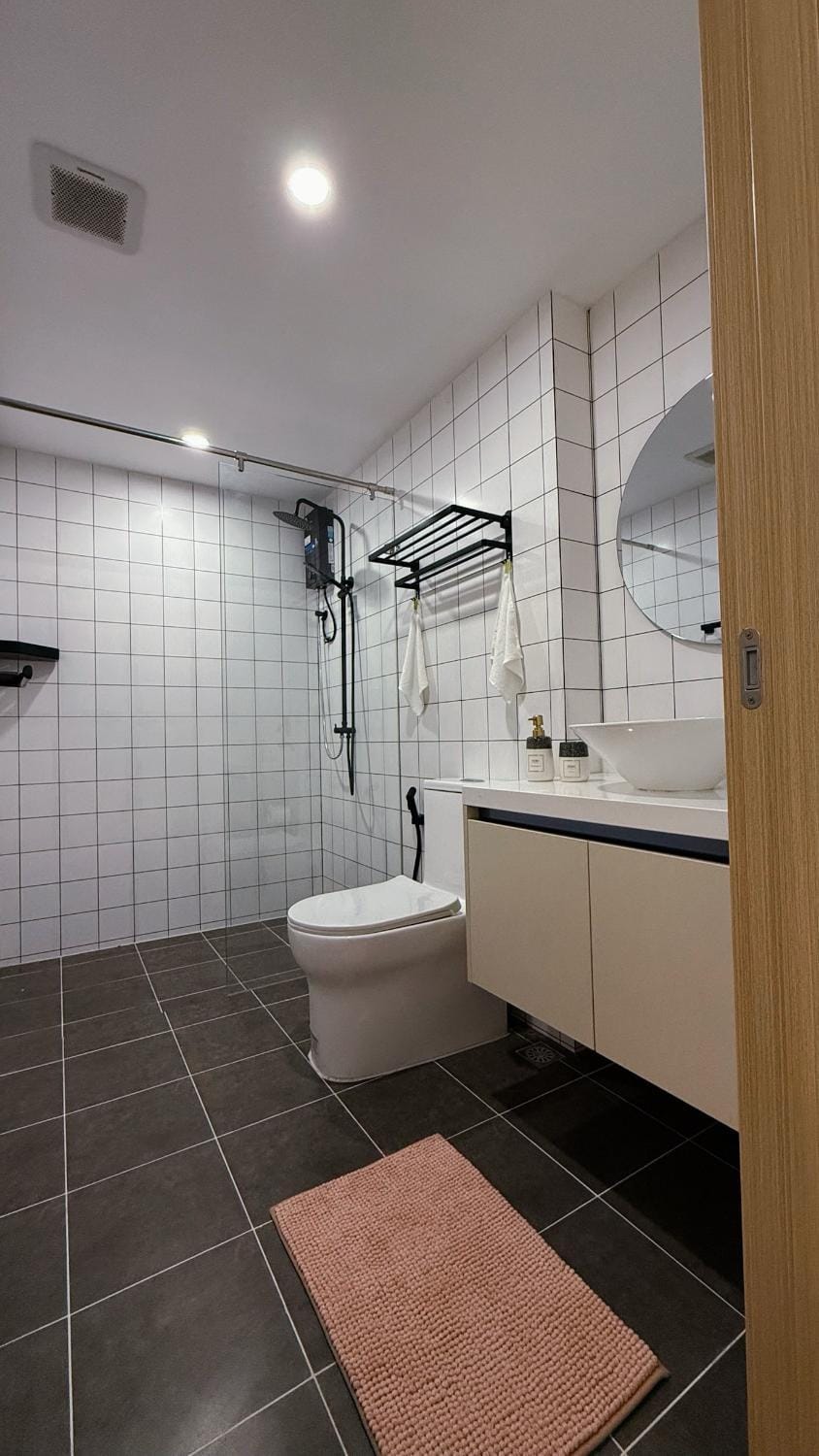 Shower, Toilet, Bathroom
