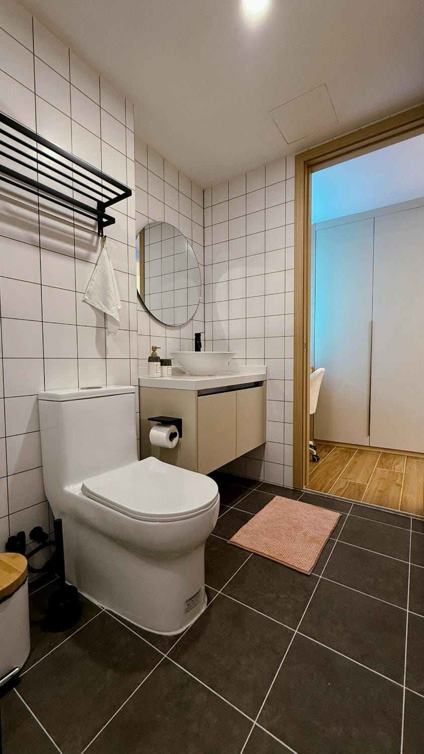 Shower, Toilet, Bathroom, Bath