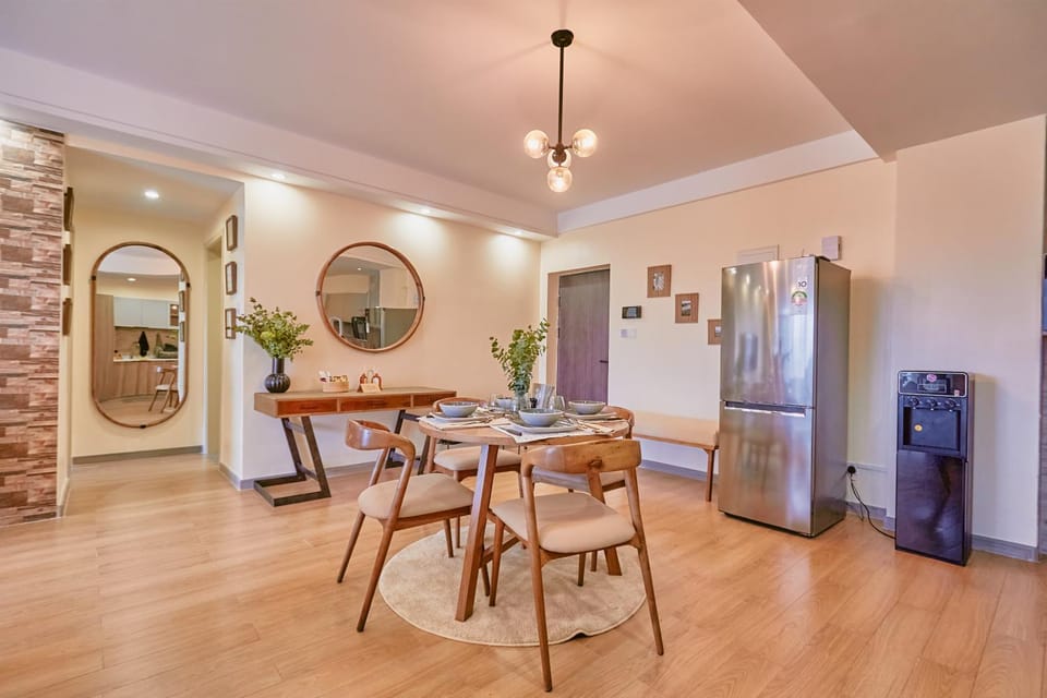 Kitchen or kitchenette, Living room, Seating area, Dining area