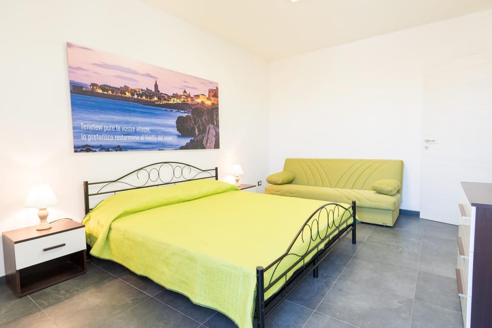 Bed, Living room, Photo of the whole room, Seating area, Bedroom