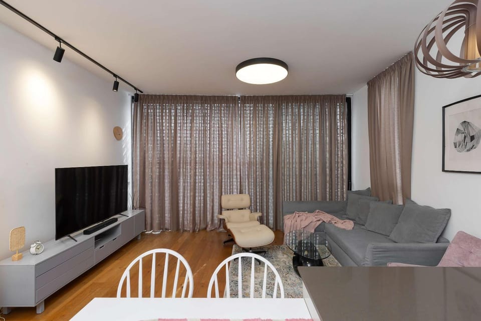 Communal lounge/ TV room, TV and multimedia, Living room, Seating area