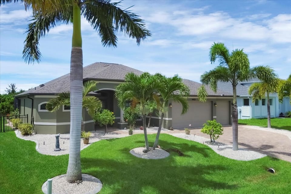 South Gulf Cove 3 Bedroom Canal Pool Home House in South Gulf Cove