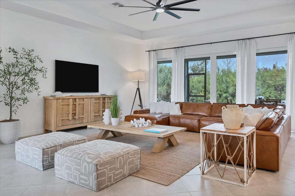South Gulf Cove 3 Bedroom Private Home with Hot Tub House in South Gulf Cove