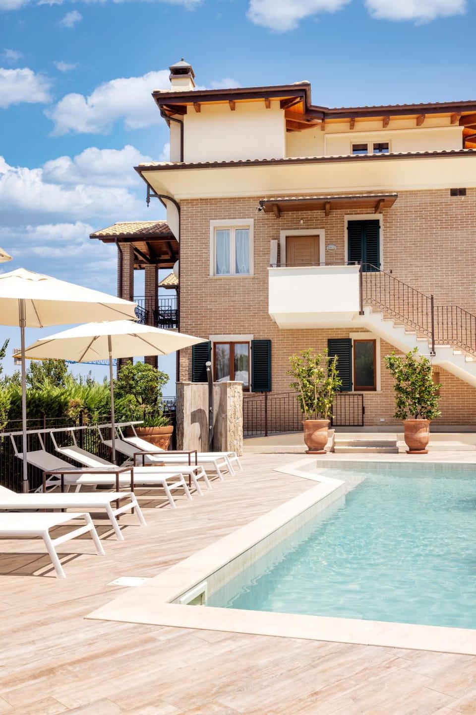 Property building, Spring, Day, Natural landscape, Summer, Solarium, Pool view, Swimming pool, sunbed