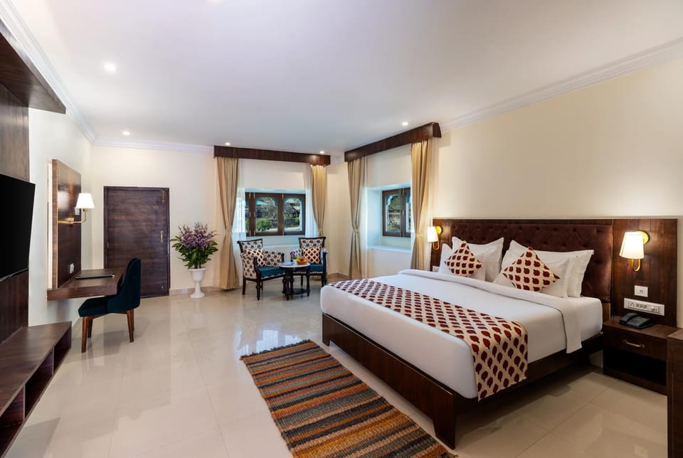 Bed, Photo of the whole room, Seating area, Bedroom