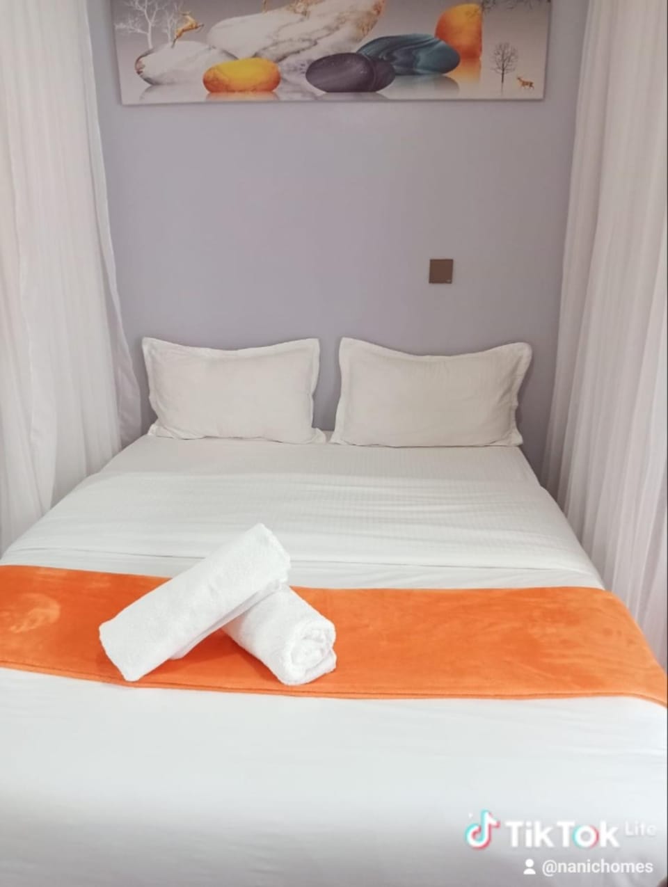 Bed, Photo of the whole room, Bedroom, towels