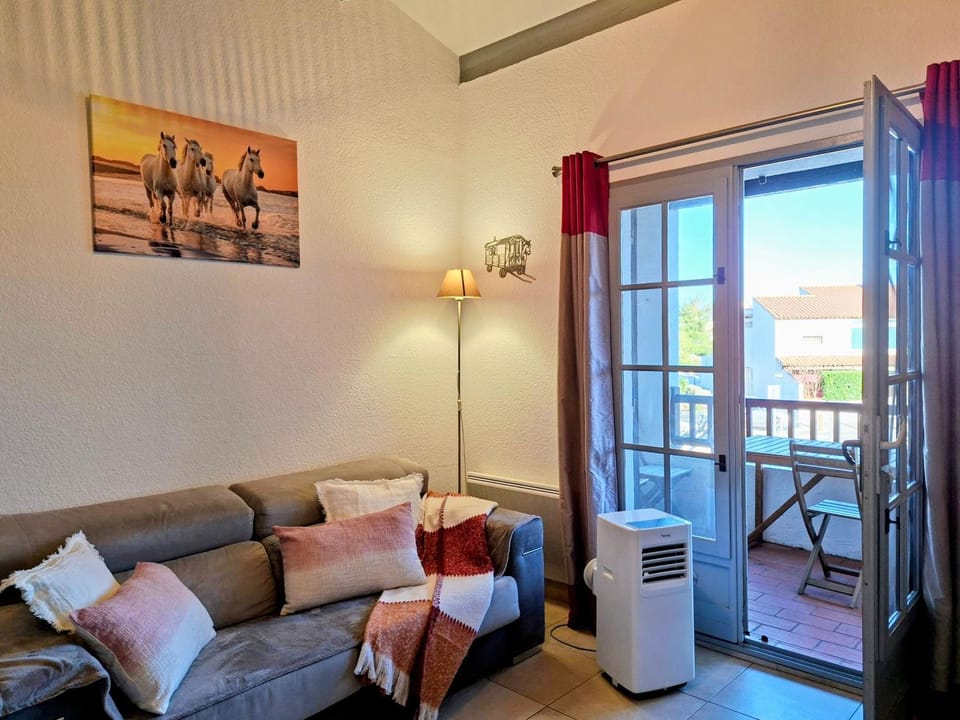 Bed, View (from property/room), Balcony/Terrace, Living room, Seating area