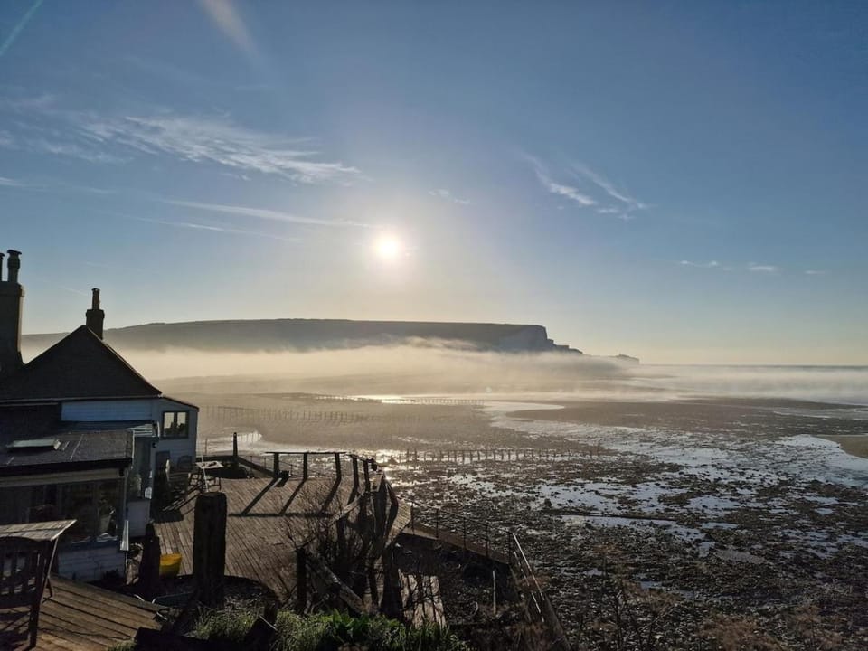 A Cosy Cabin at Cuckmere Haven Cabin in Lewes District