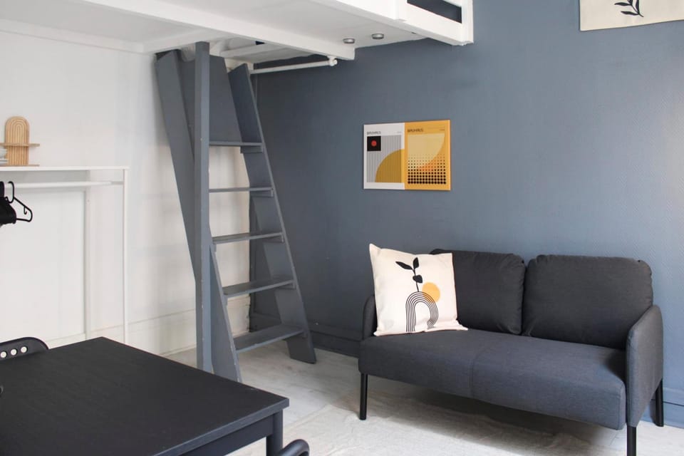 Beautiful mezzanine studio in the city center Apartment in Île-de-France