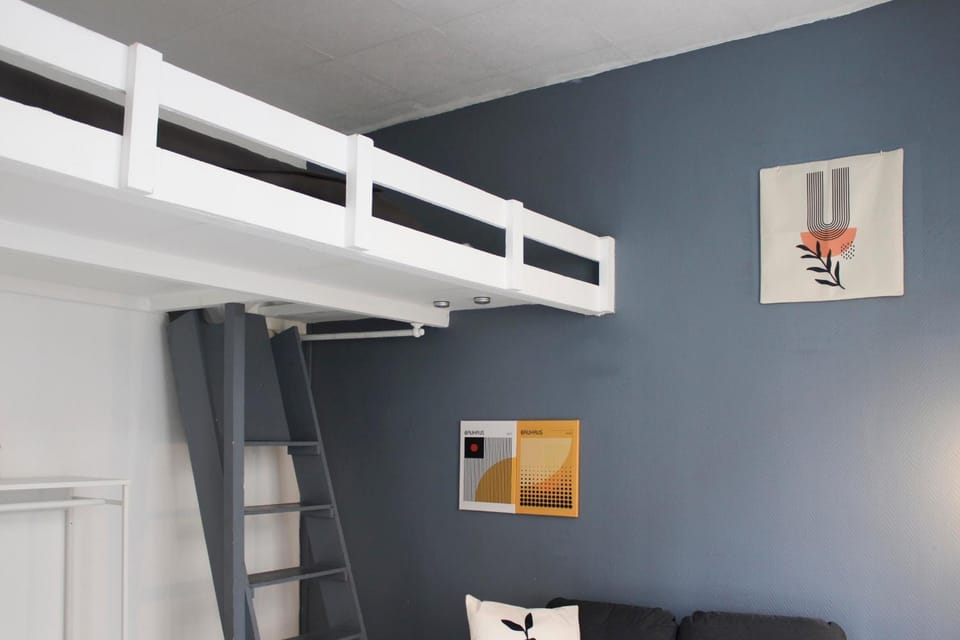Beautiful mezzanine studio in the city center Apartment in Île-de-France