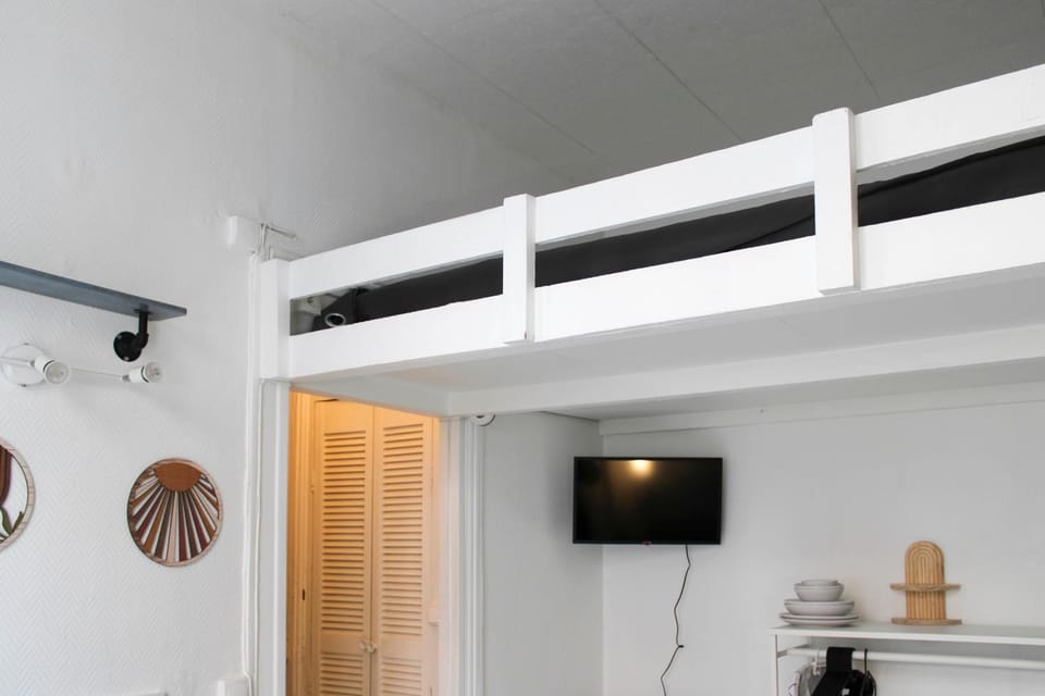 Beautiful mezzanine studio in the city center Apartment in Île-de-France