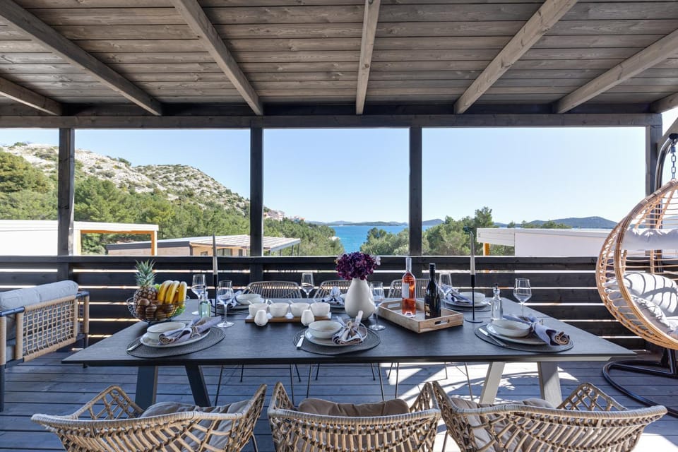 Day, Natural landscape, View (from property/room), Balcony/Terrace, Food and drinks, Seating area, Food, Sea view, Drinks