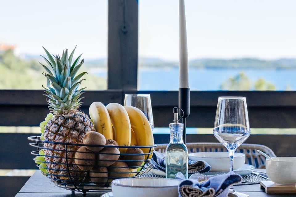 Food and drinks, Sea view, Lunch, Drinks