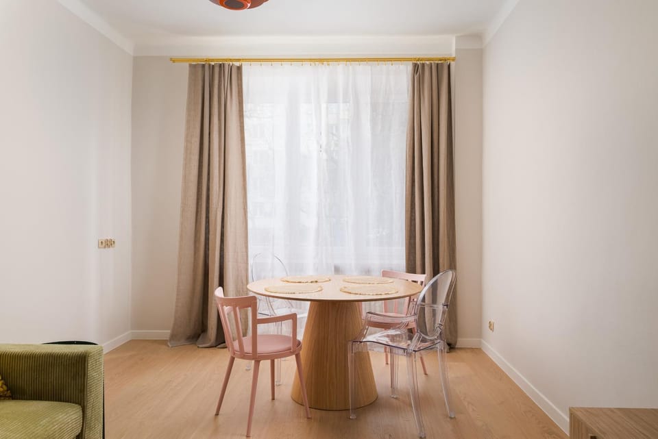 Living room, Seating area, Dining area
