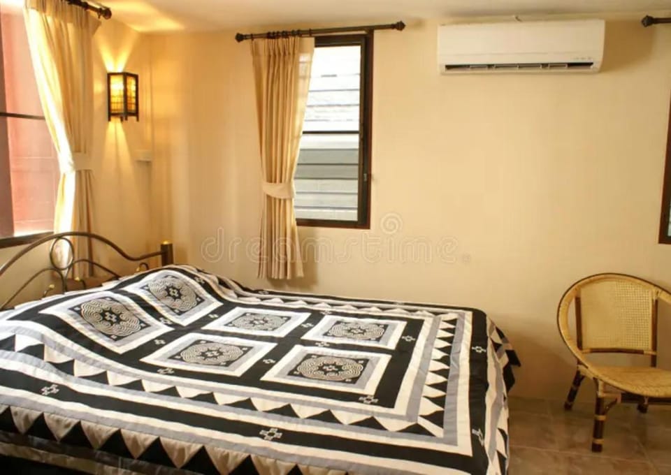 Living room, Bedroom, air conditioner