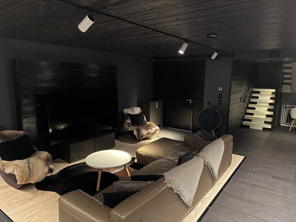 TV and multimedia, Living room, Seating area, Entertainment