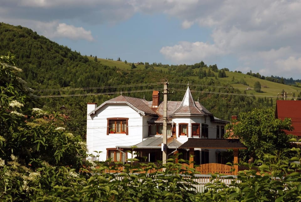 Facade/entrance, Decorative detail, Mountain view
