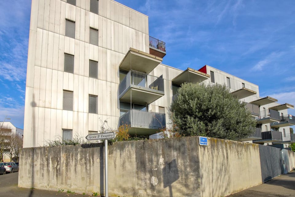 Property building, Day