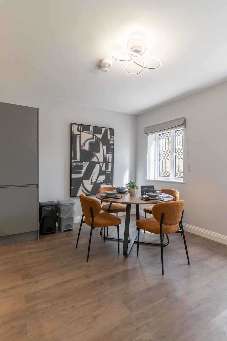 Seating area, Dining area