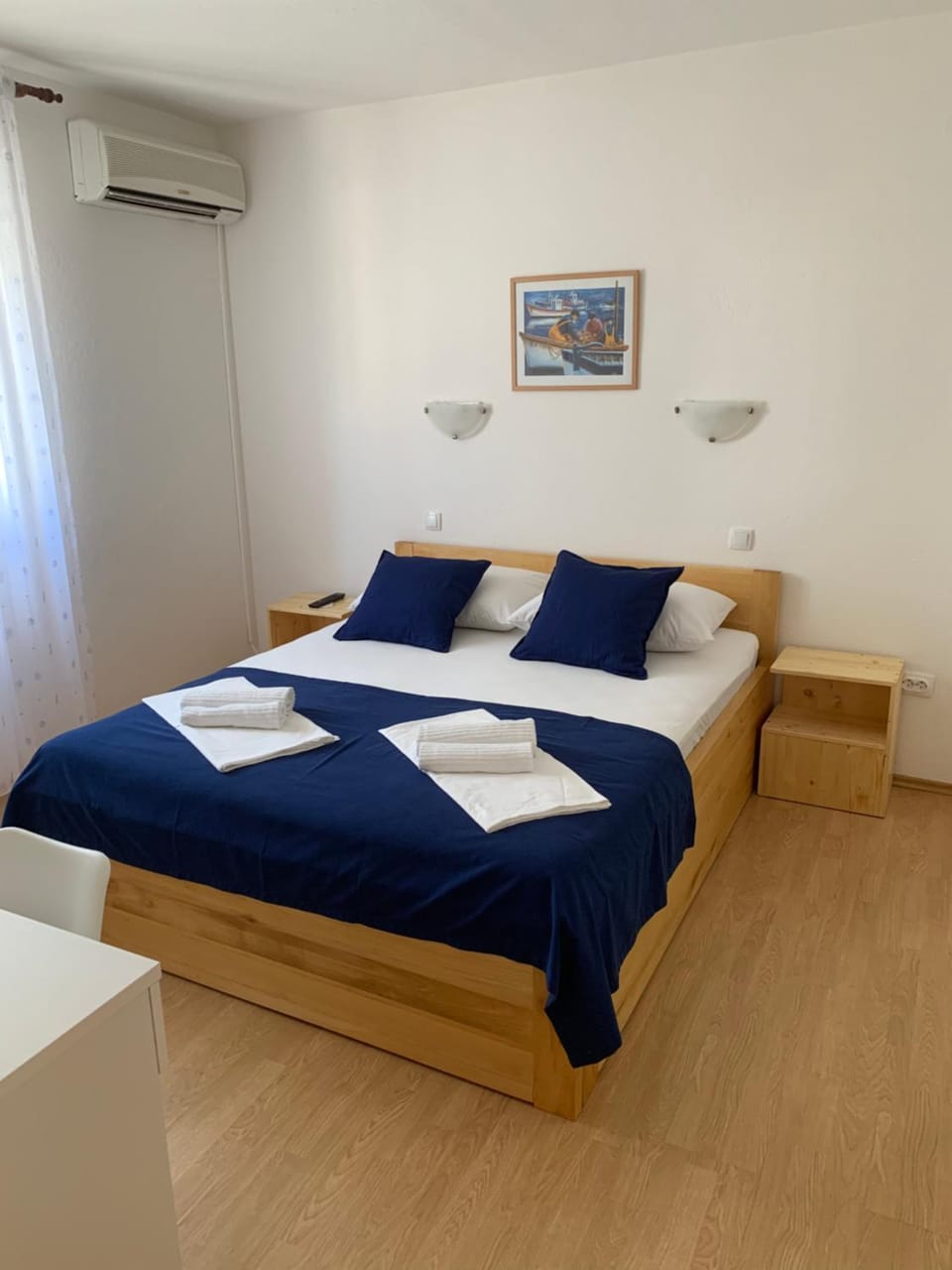 Bed, Bathroom, TV and multimedia, Coffee/tea facilities, Photo of the whole room, Bedroom, Street view, heating, towels, air conditioner