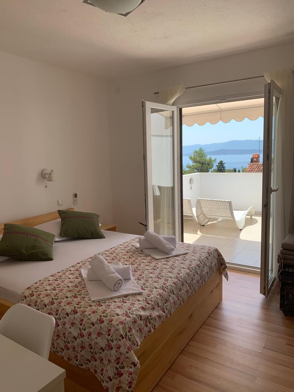 Shower, Bathroom, TV and multimedia, Coffee/tea facilities, Balcony/Terrace, Photo of the whole room, Seating area, Pets, Pets, Sea view